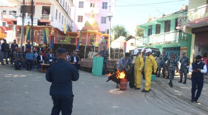 सशस्त्र प्रहरीद्वारा घरेलु आगलागी नियन्त्रणसम्बन्धी व्यवहारिक अभ्यास सम्पन्न