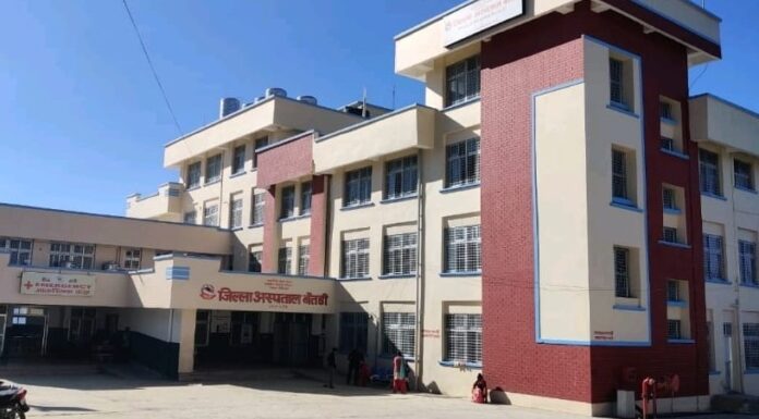 बैतडी अस्पतालमा तीन विशेषज्ञ चिकित्सकबाट नियमित सेवा सुरु