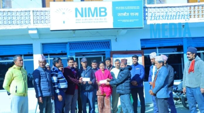 बाढी–पहिरो पीडितलाई नेपाल इन्भेष्टमेन्ट मेगा बैंक सतबाँज शाखाको २ लाख सहयोग