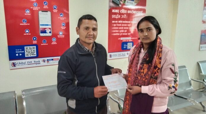 घरवारविहीन जानकी महरालाई २ लाख २५ हजार आर्थिक सहयोग हस्तान्तरण