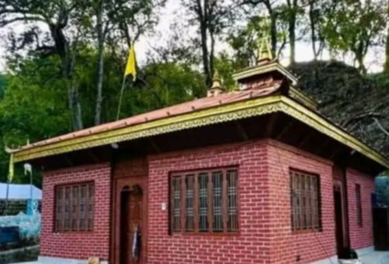 चन्दा सहयोगबाट शिवालय मन्दिर पुनर्निर्माण